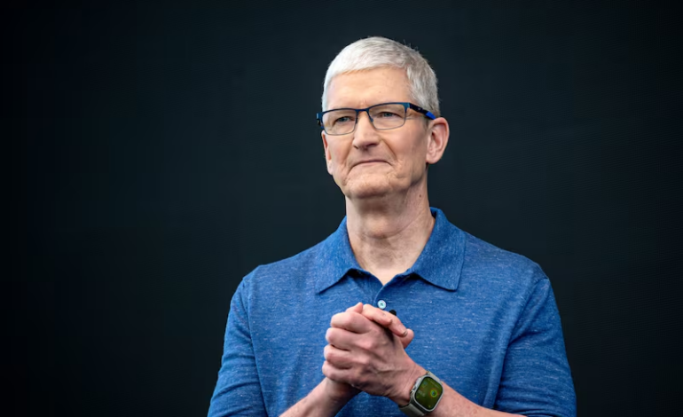 Sueldo de Tim Cook, CEO de Apple, sube un 18%; ¿cuánto ganará ahora?