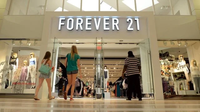 Forever 21 planea cerrar al menos 200 tiendas en su segunda quiebra