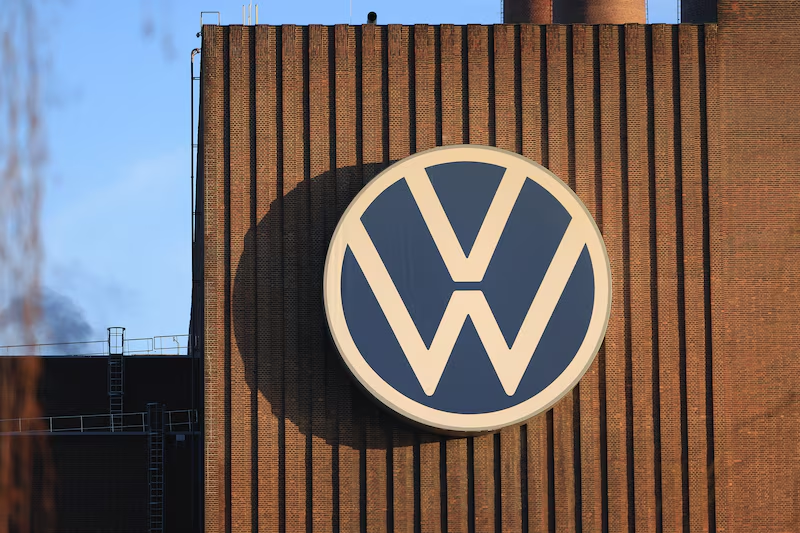 Volkswagen anticipa un 2025 difícil, pero espera aumentar ingresos hasta un 5%