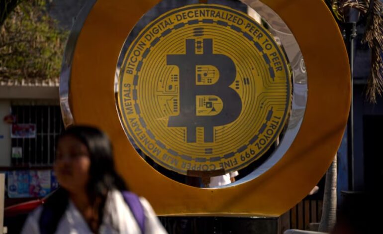 El Salvador sigue comprando bitcoin pese a compromiso con el FMI