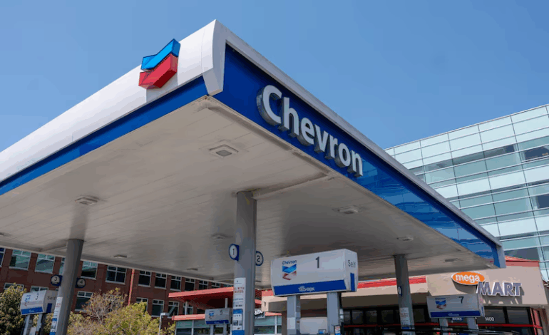 División en el equipo de Trump sobre Venezuela deja a Chevron en el limbo